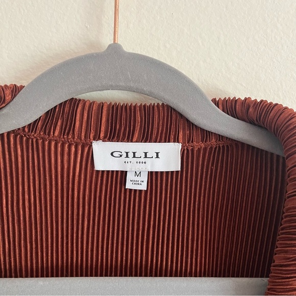 Gilli Cinnamon Plisse Hem Satin Blouse and Pant Lettuce Hem Set Size Medium - Picture 7 of 16